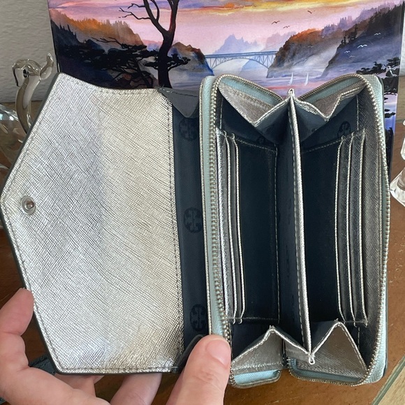 Not For Sale Tory Burch Metallic Envelope Wristlet - Picture 6 of 16